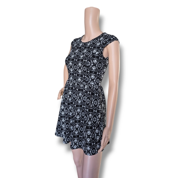 Enough About Me Women's Black/White Geometric & Tribal Print Design Mini Dress - Picture 4 of 16